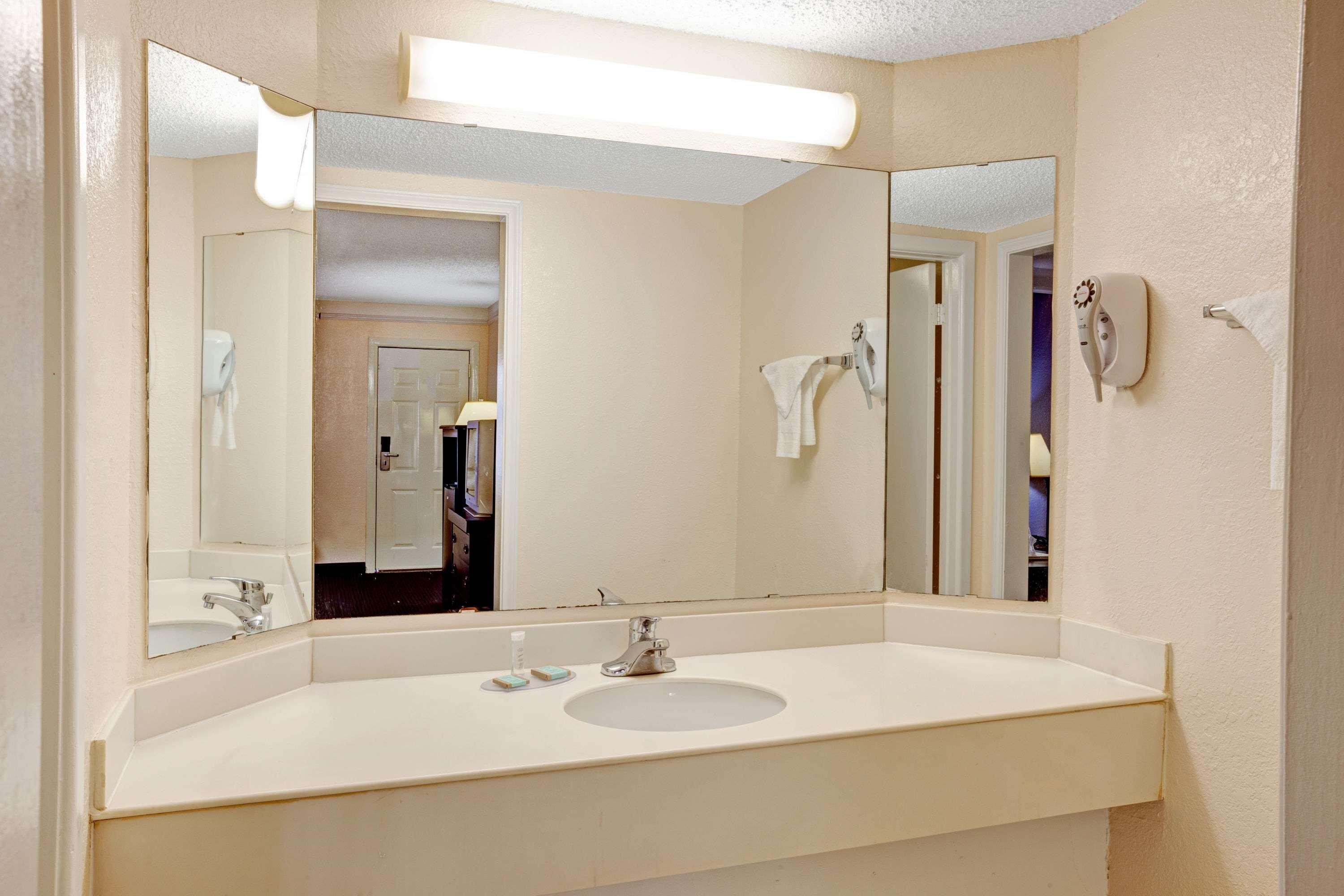 Travelodge By Wyndham North Richland Hills/Dallas/Ft Worth Екстериор снимка