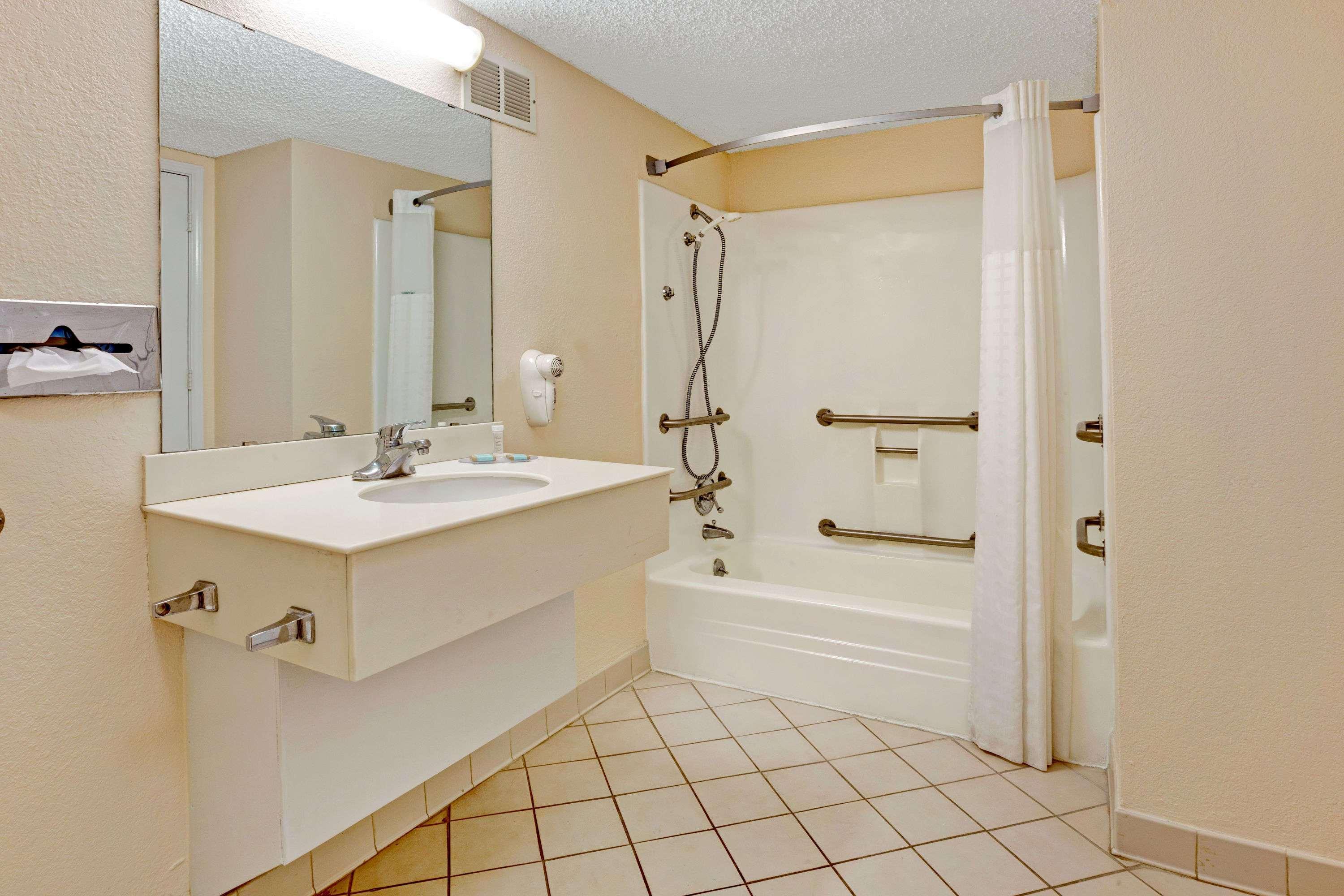 Travelodge By Wyndham North Richland Hills/Dallas/Ft Worth Екстериор снимка