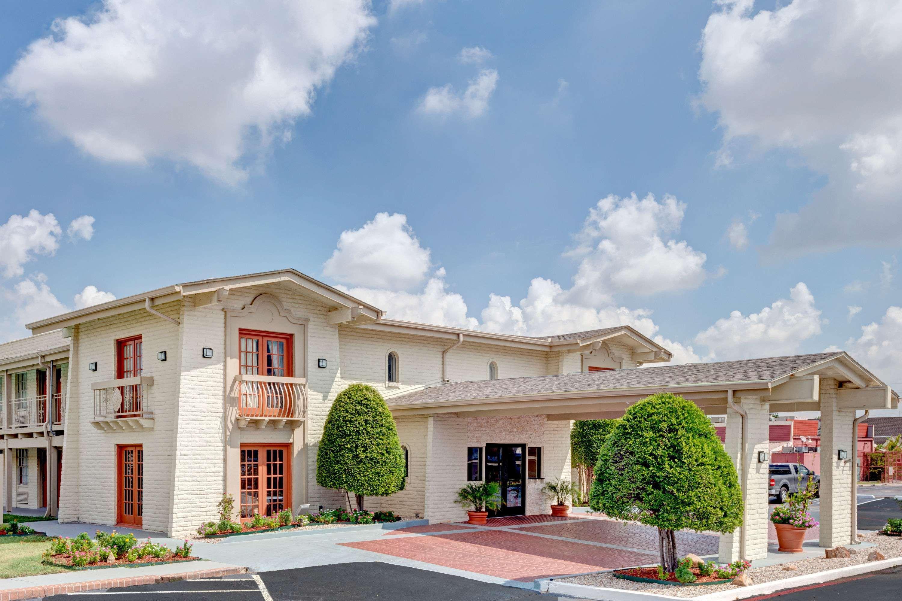 Travelodge By Wyndham North Richland Hills/Dallas/Ft Worth Екстериор снимка
