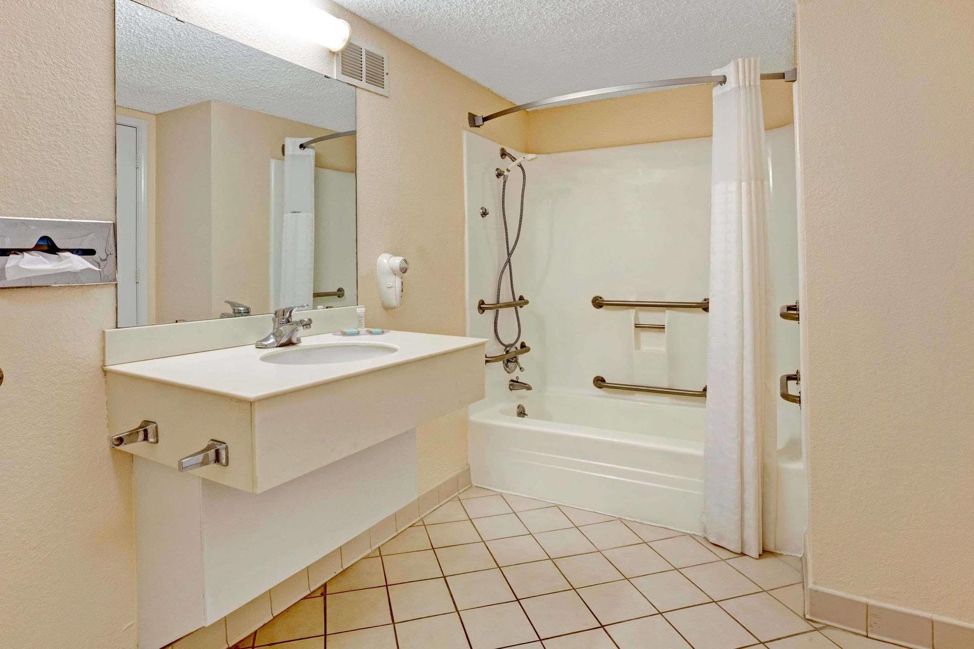Travelodge By Wyndham North Richland Hills/Dallas/Ft Worth Екстериор снимка